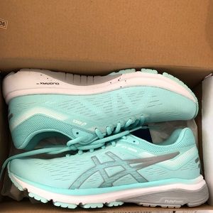 SOLD ASICS GT-1000 Icy Morning/Mid Grey size 9